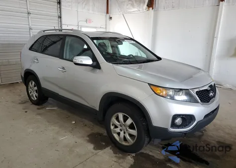 2013 Kia Sorento Lx z USA, uszkodzony, nr VIN 5XYKTCA65DG414668
